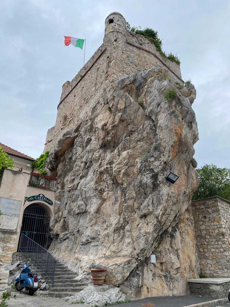 castello pietra ligure