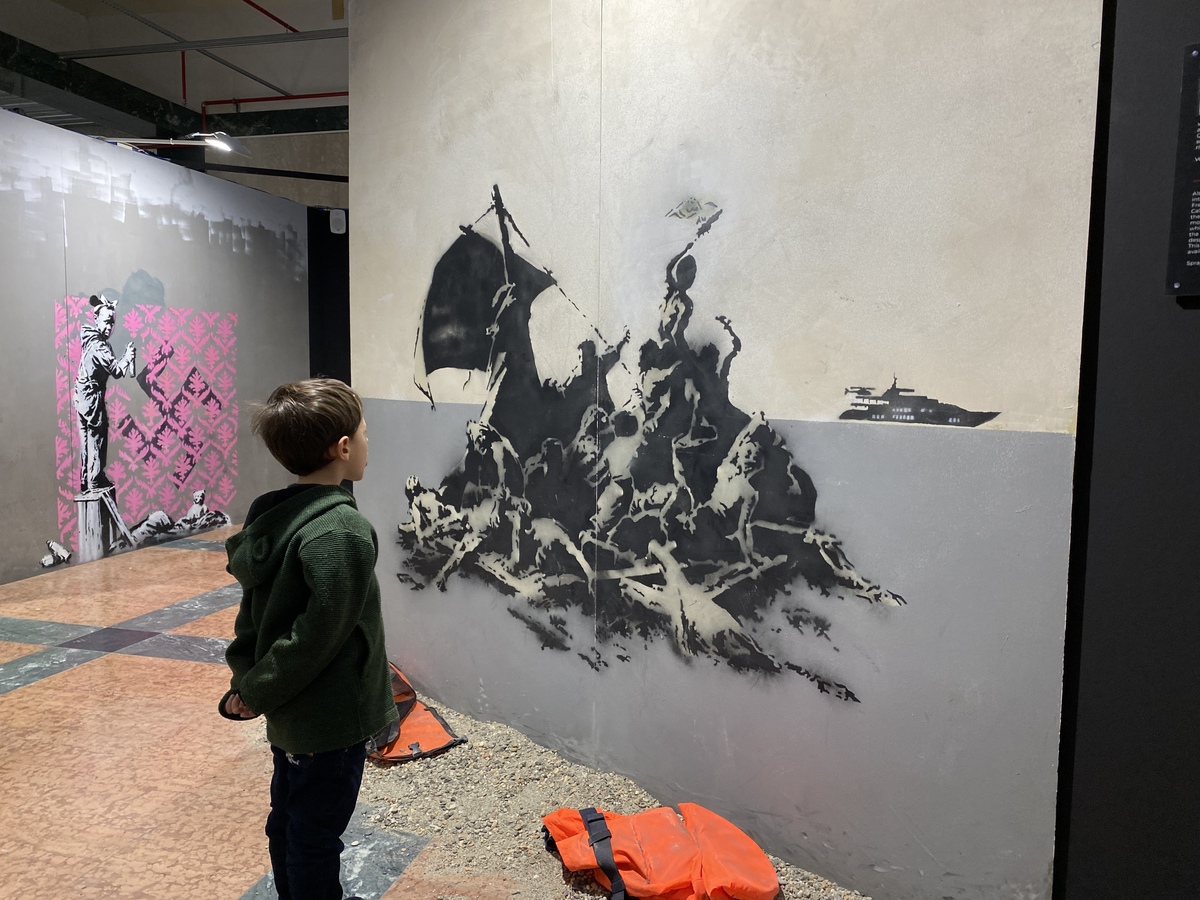 Mostra Banksy Genova bambino